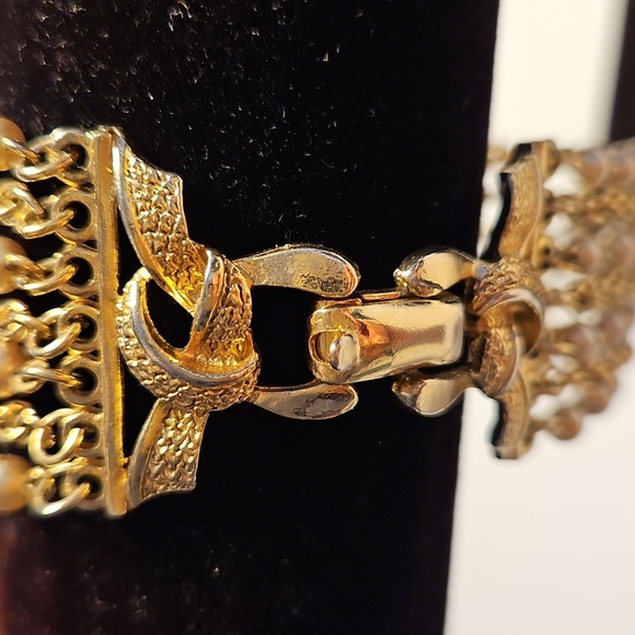 CORO 7 Strand Faux Pearl & Goldtone 7" Long Bracelet. - Picture 4 of 4